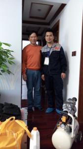 公務(wù)員小區(qū)品梅園業(yè)主施工后和工作人員合影